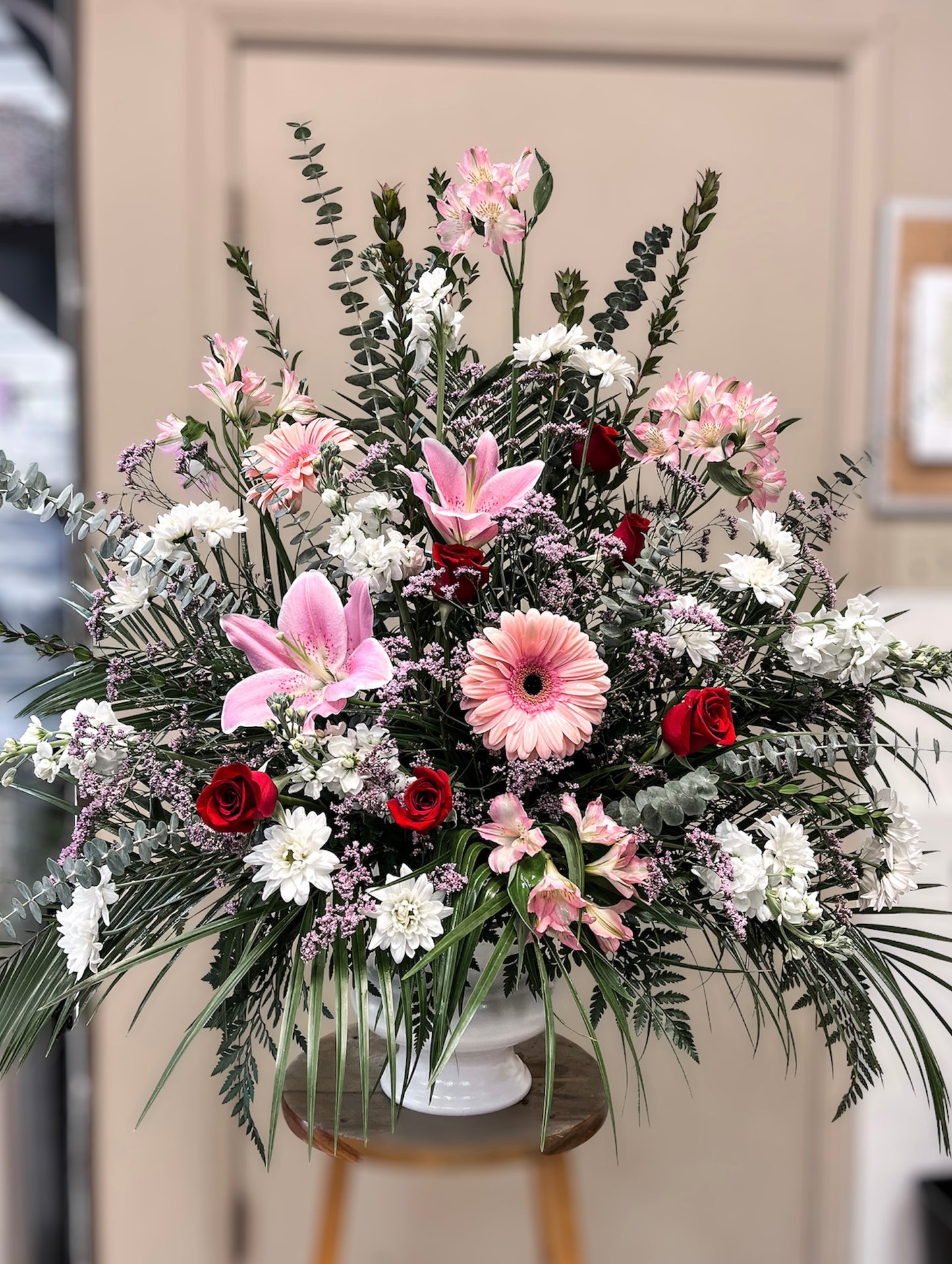 Pinks With Red Roses